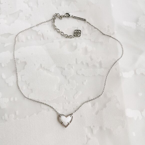 Kendra Scott Ari Heart Silver Necklace Ivory Mother-Of-Pearl - Picture 4 of 4